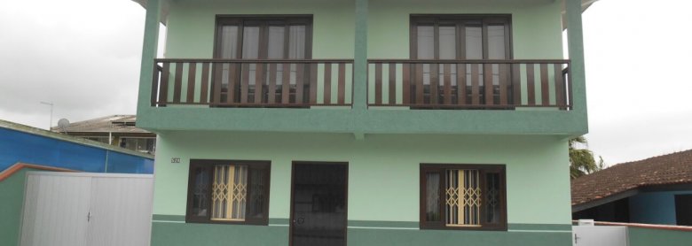 Sobrado com sala comercial