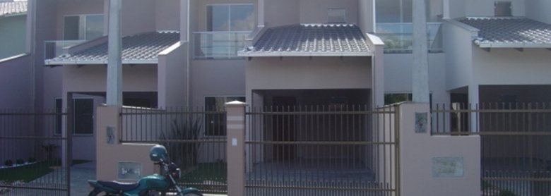 Geminados com 125m², Próximo ao corredor de serviços da rua Tenente Antônio João.